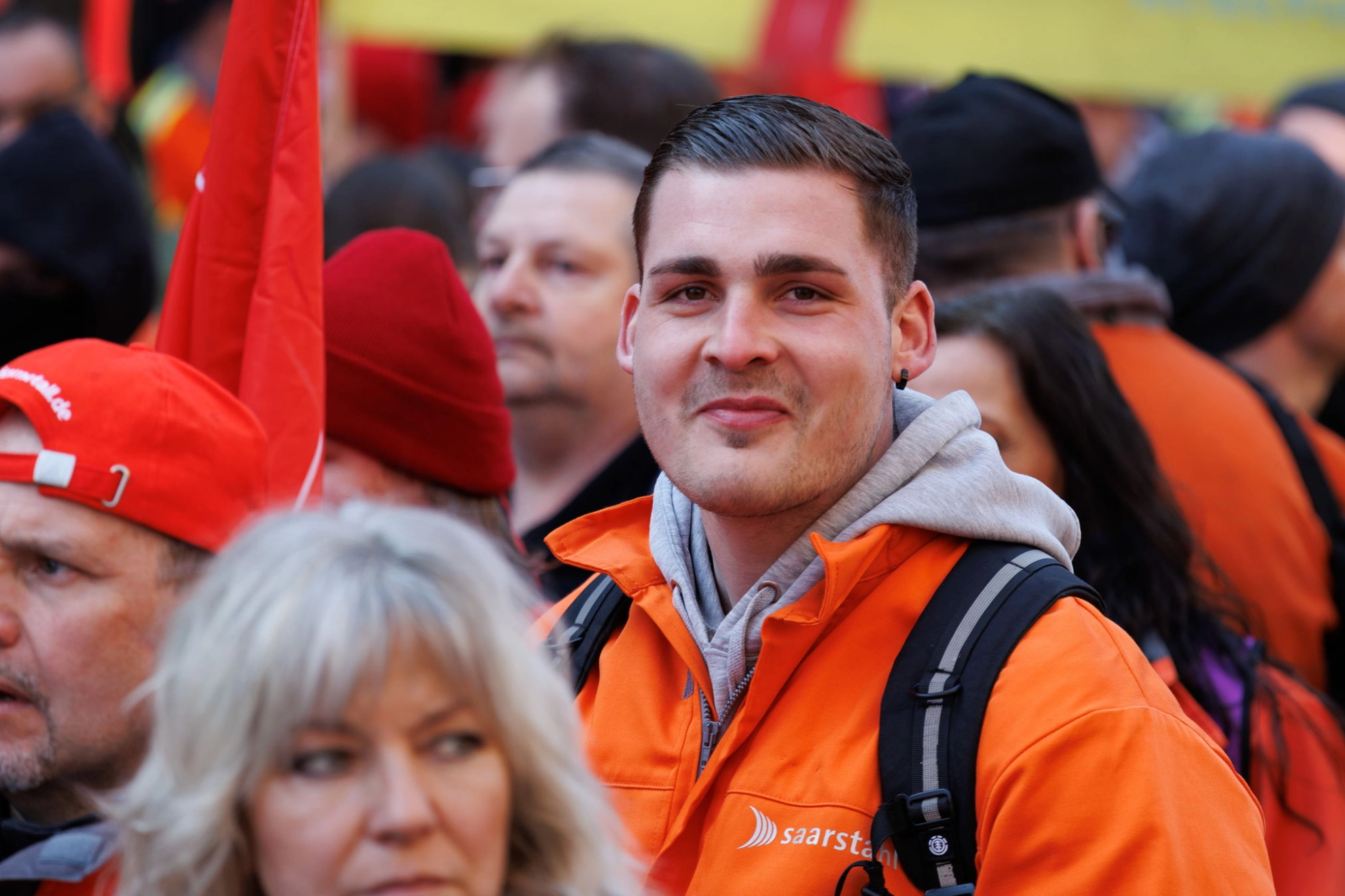 Teilnehmer des Aktionstag „Zukunft statt Kahlschlag“ am 15. März 2025 in Frankfurt am Main.
